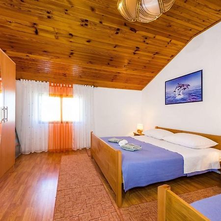 Apartment Matkos - With Garden And Terrace Nin Exterior foto