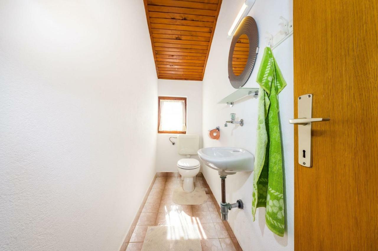 Apartment Matkos - With Garden And Terrace Nin Exterior foto