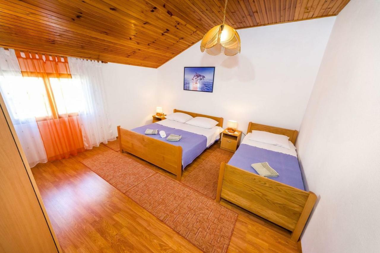 Apartment Matkos - With Garden And Terrace Nin Exterior foto