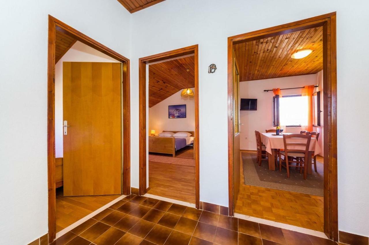 Apartment Matkos - With Garden And Terrace Nin Exterior foto
