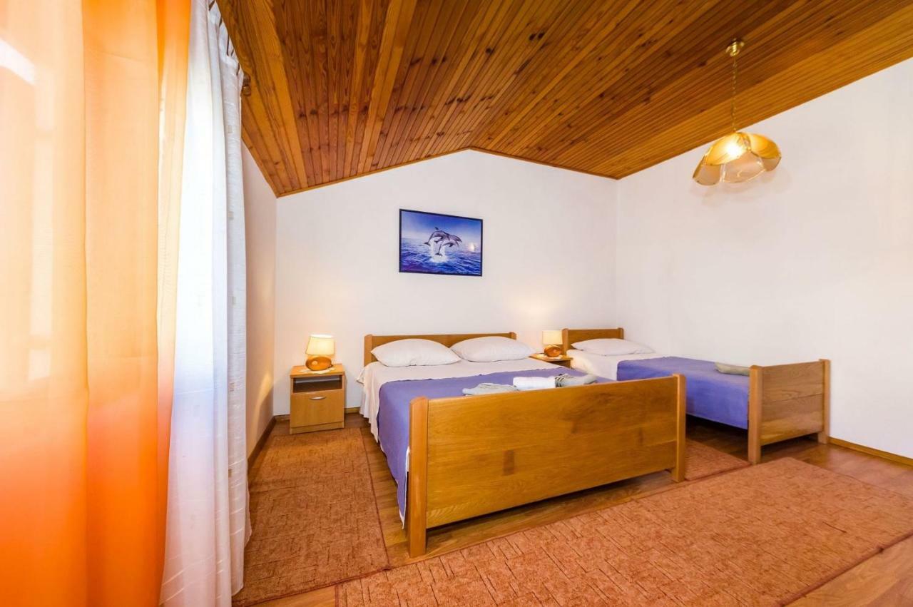 Apartment Matkos - With Garden And Terrace Nin Exterior foto